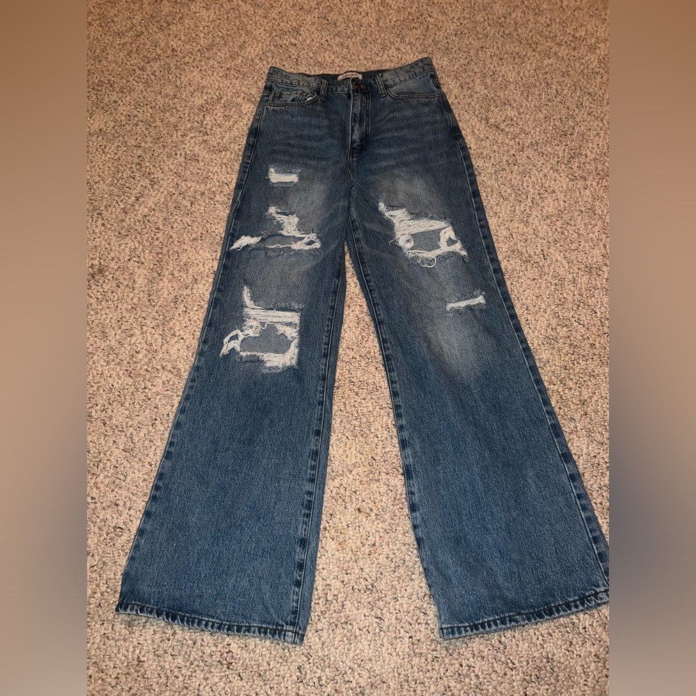 super cute ripped denim jeans size 9 (w28) medium wash